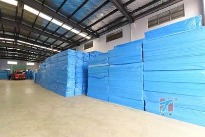 江陰運(yùn)盛塑業(yè)工廠設(shè)備詳解 XPS擠塑板成品區(qū)的卓越工藝